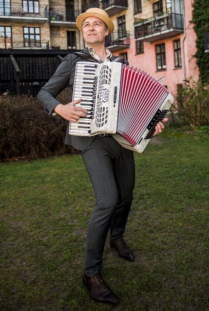 Lars Grand - harmonikavirtuos - entertainer - book -  Lars Grand