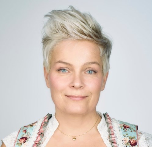 Vibeke Hoby - Tyrolerstemning med hjerte og charme - booking